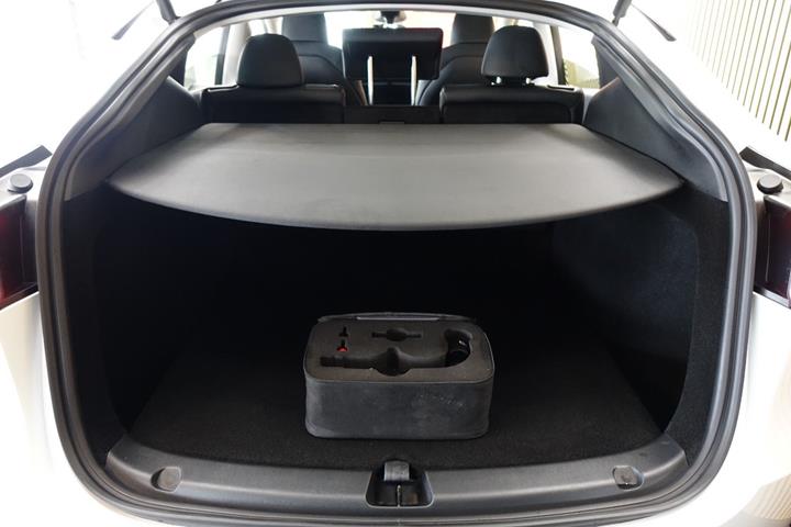 Hvid Tesla Model Y fra 2023