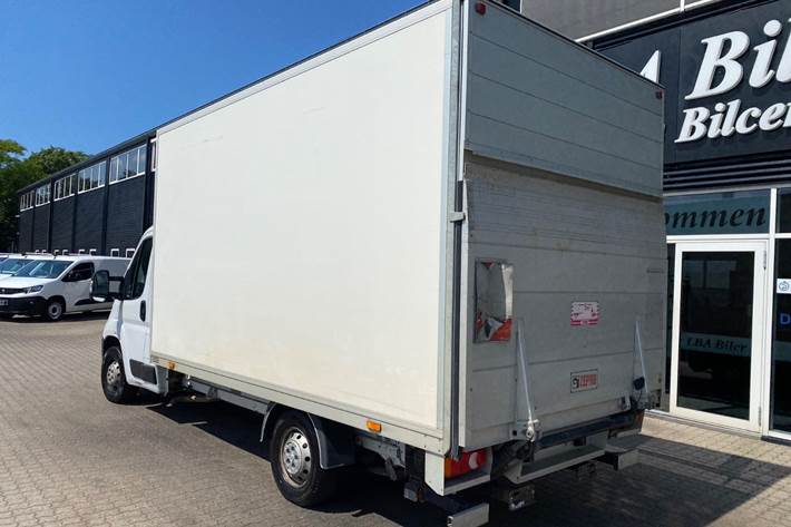 Hvid Peugeot Boxer 335 fra 2023