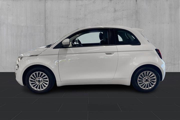 Hvid Fiat 500e fra 2023