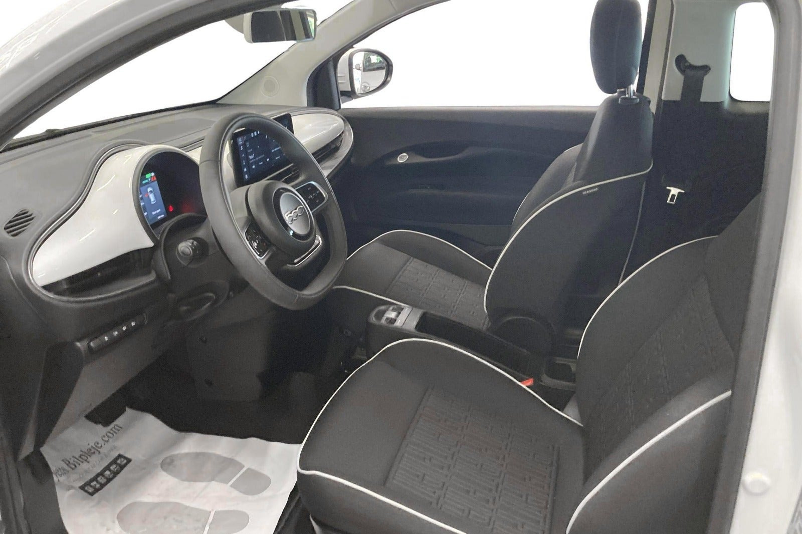 Hvid Fiat 500e fra 2023
