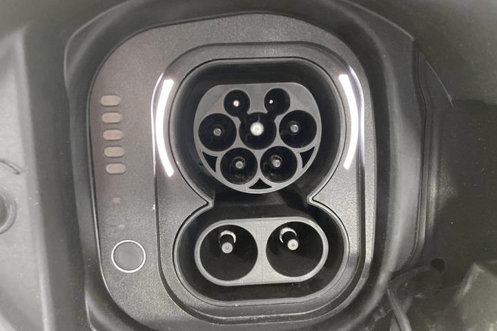 Hvid Fiat 500e fra 2023