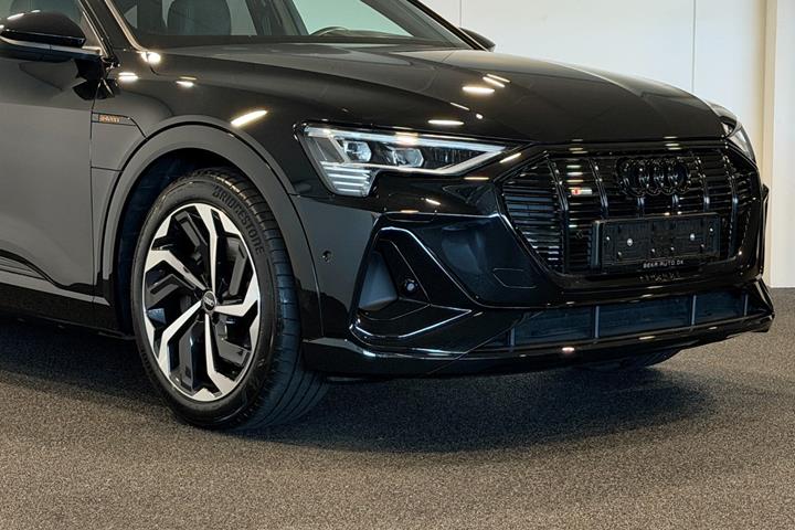 Sort Audi e-tron fra 2022