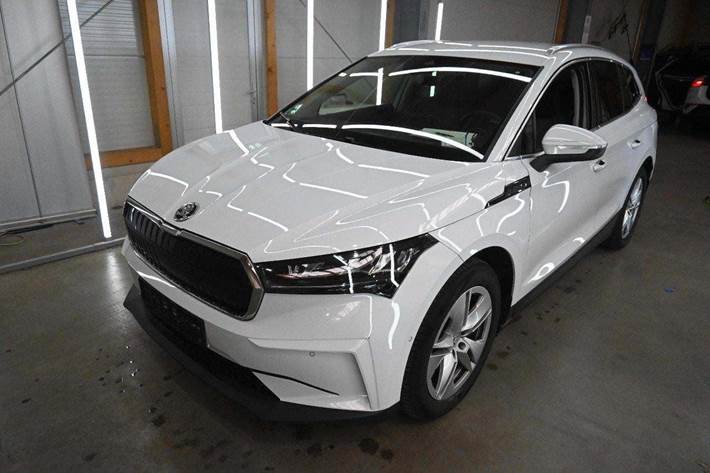 Hvid Skoda Enyaq fra 2022