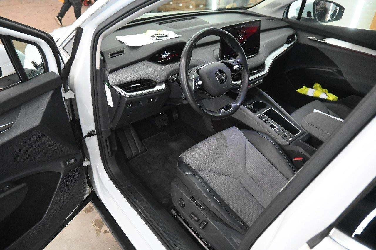 Hvid Skoda Enyaq fra 2022