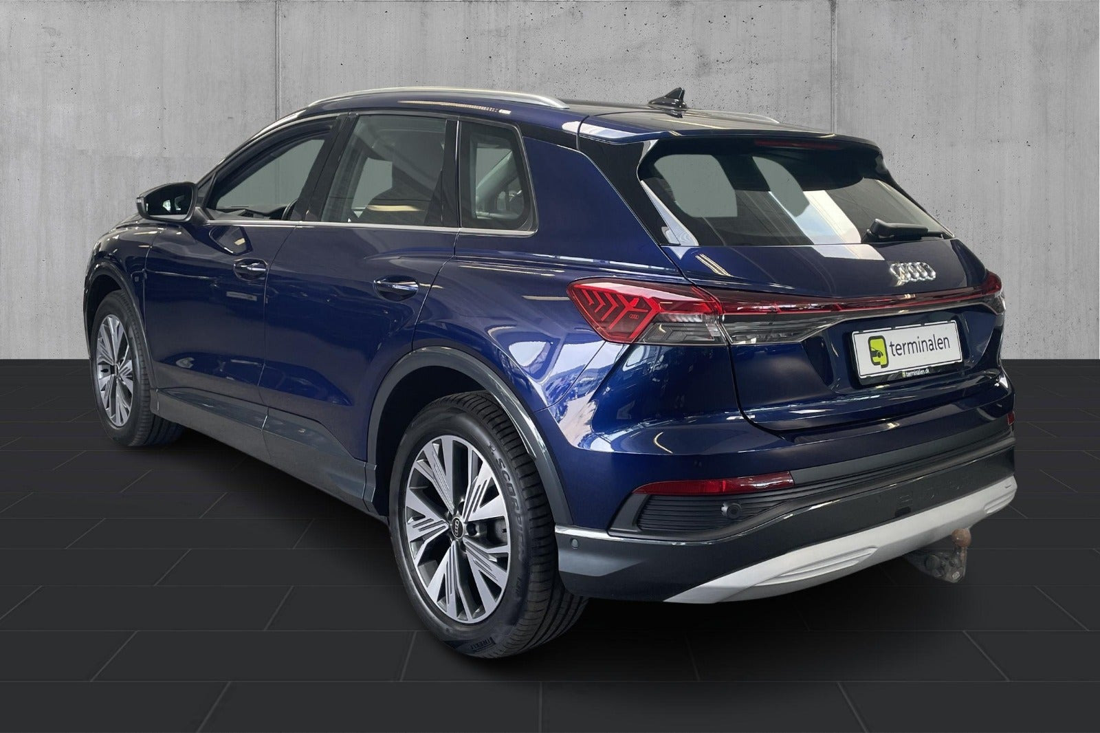 Blå Audi Q4 e-tron fra 2023