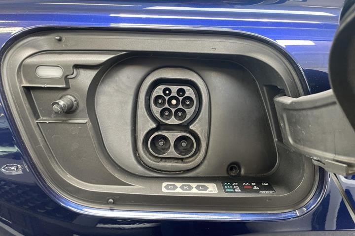 Blå Audi Q4 e-tron fra 2023