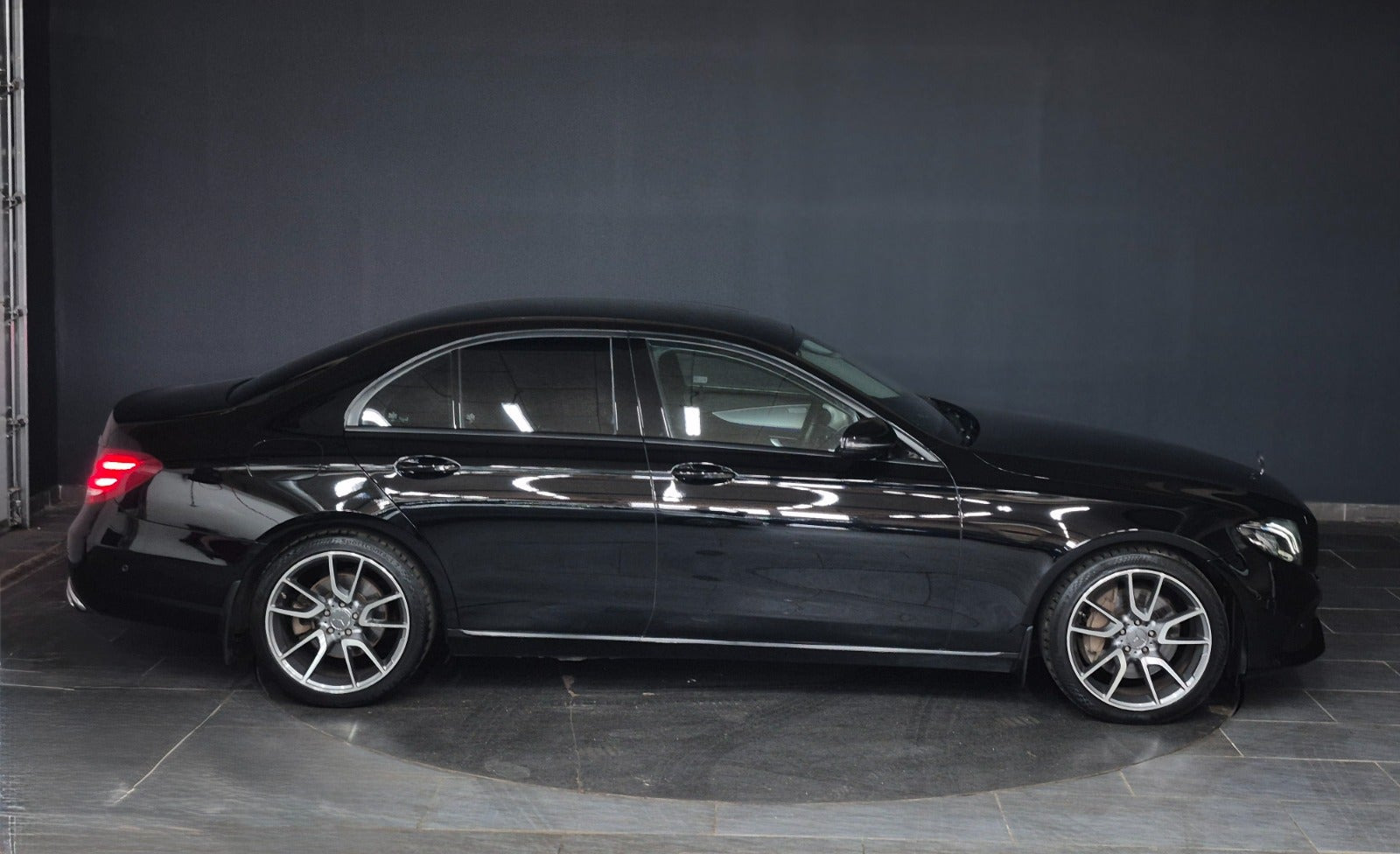 Sort Mercedes E350 d fra 2017
