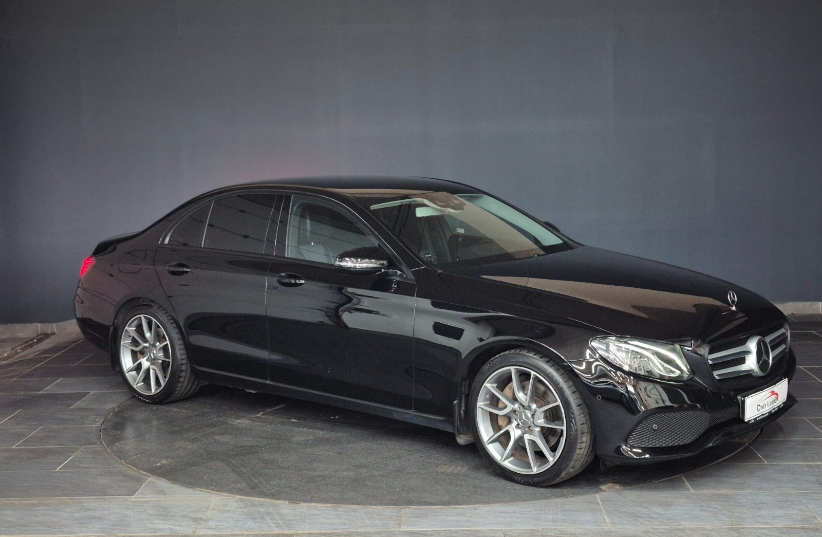 Sort Mercedes E350 d fra 2017