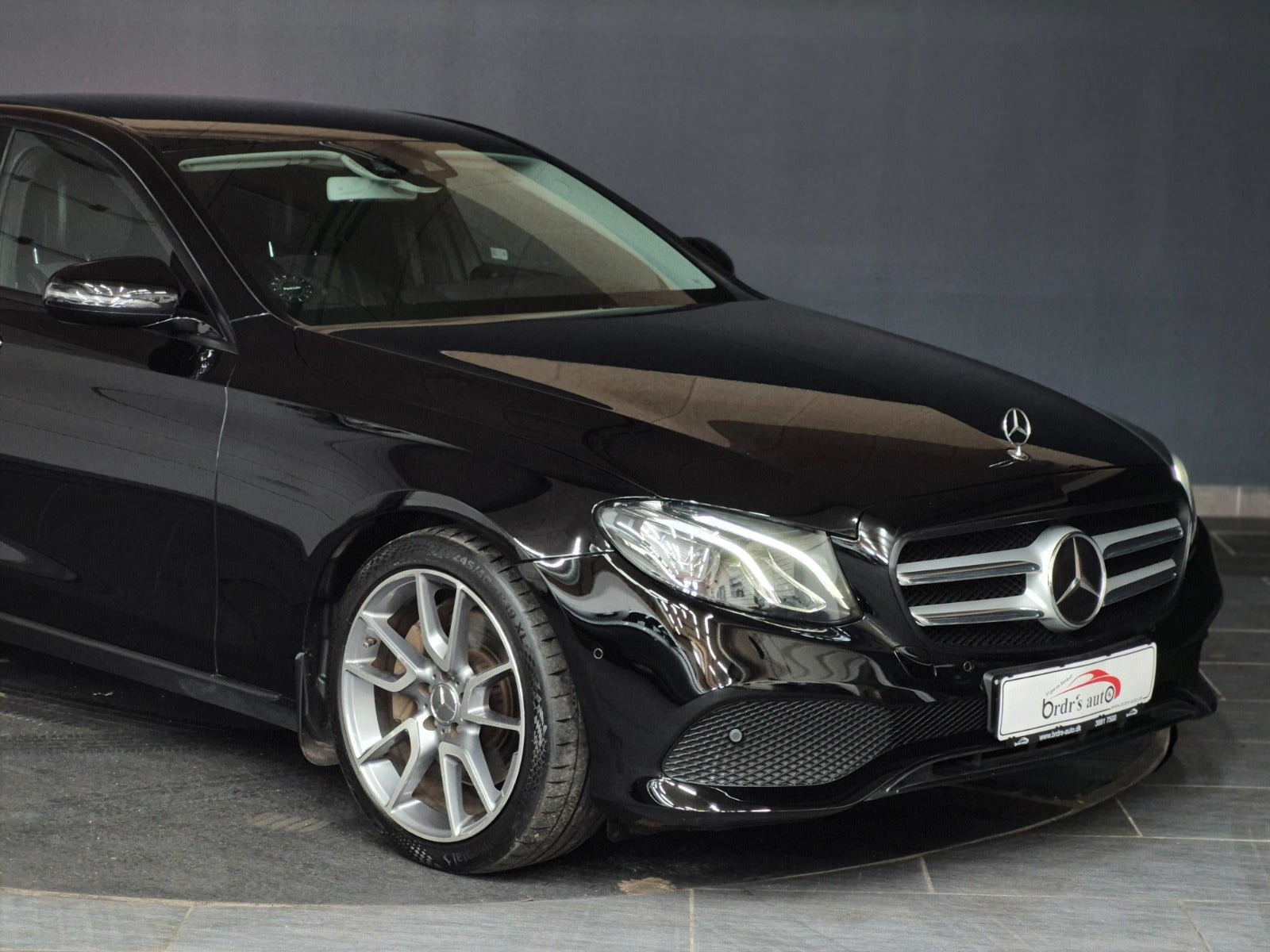Sort Mercedes E350 d fra 2017