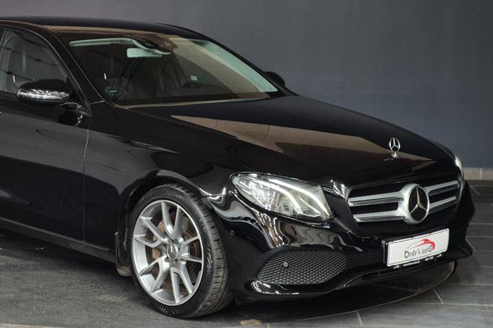 Sort Mercedes E350 d fra 2017