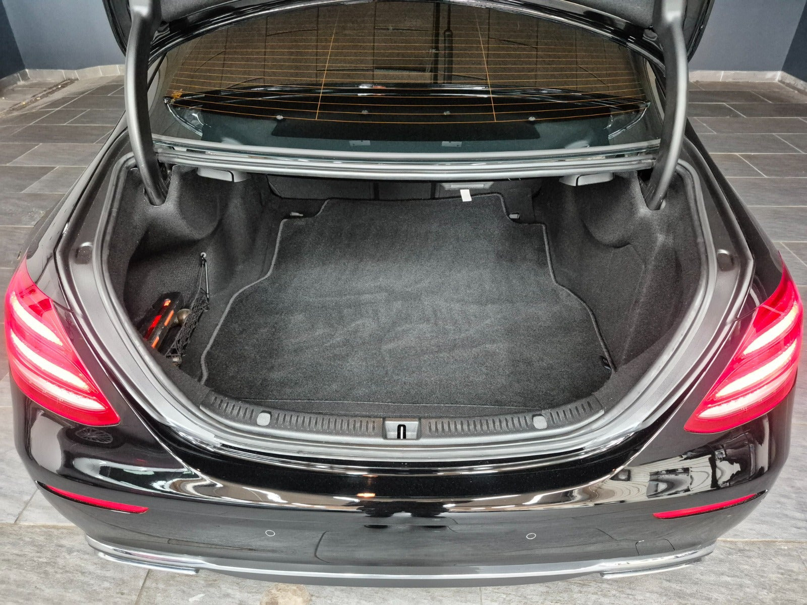 Sort Mercedes E350 d fra 2017