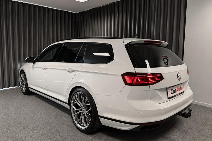 Hvid VW Passat fra 2021