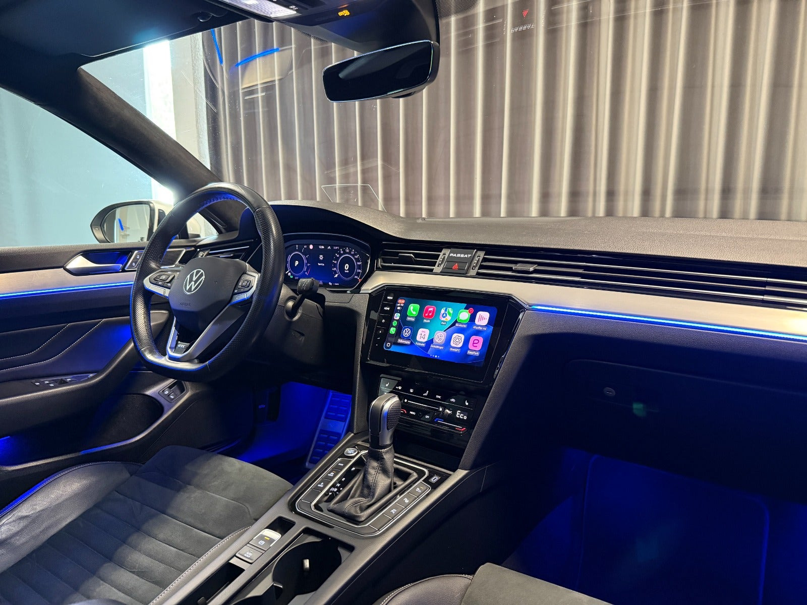 Hvid VW Passat fra 2021