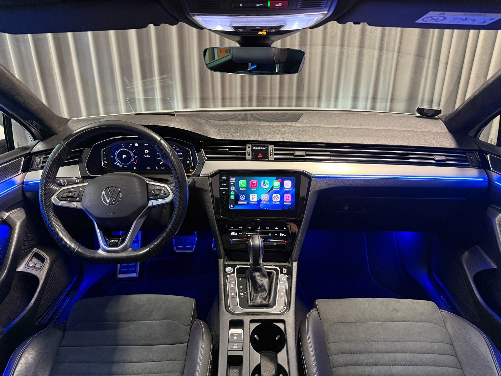Hvid VW Passat fra 2021