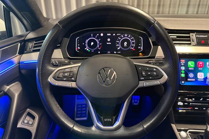 Hvid VW Passat fra 2021