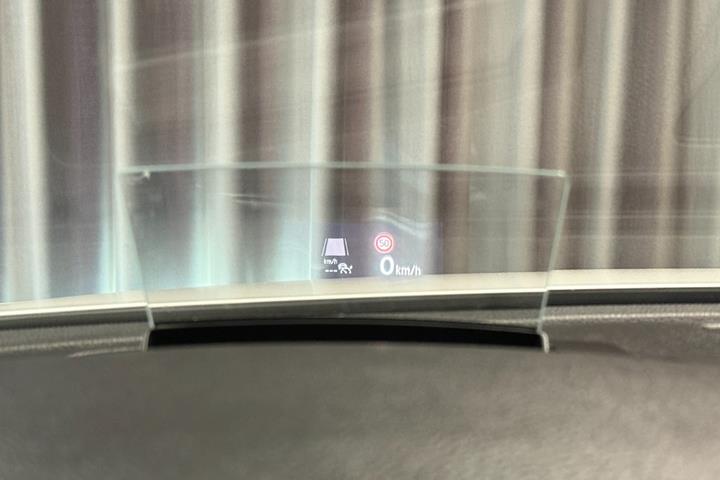 Hvid VW Passat fra 2021