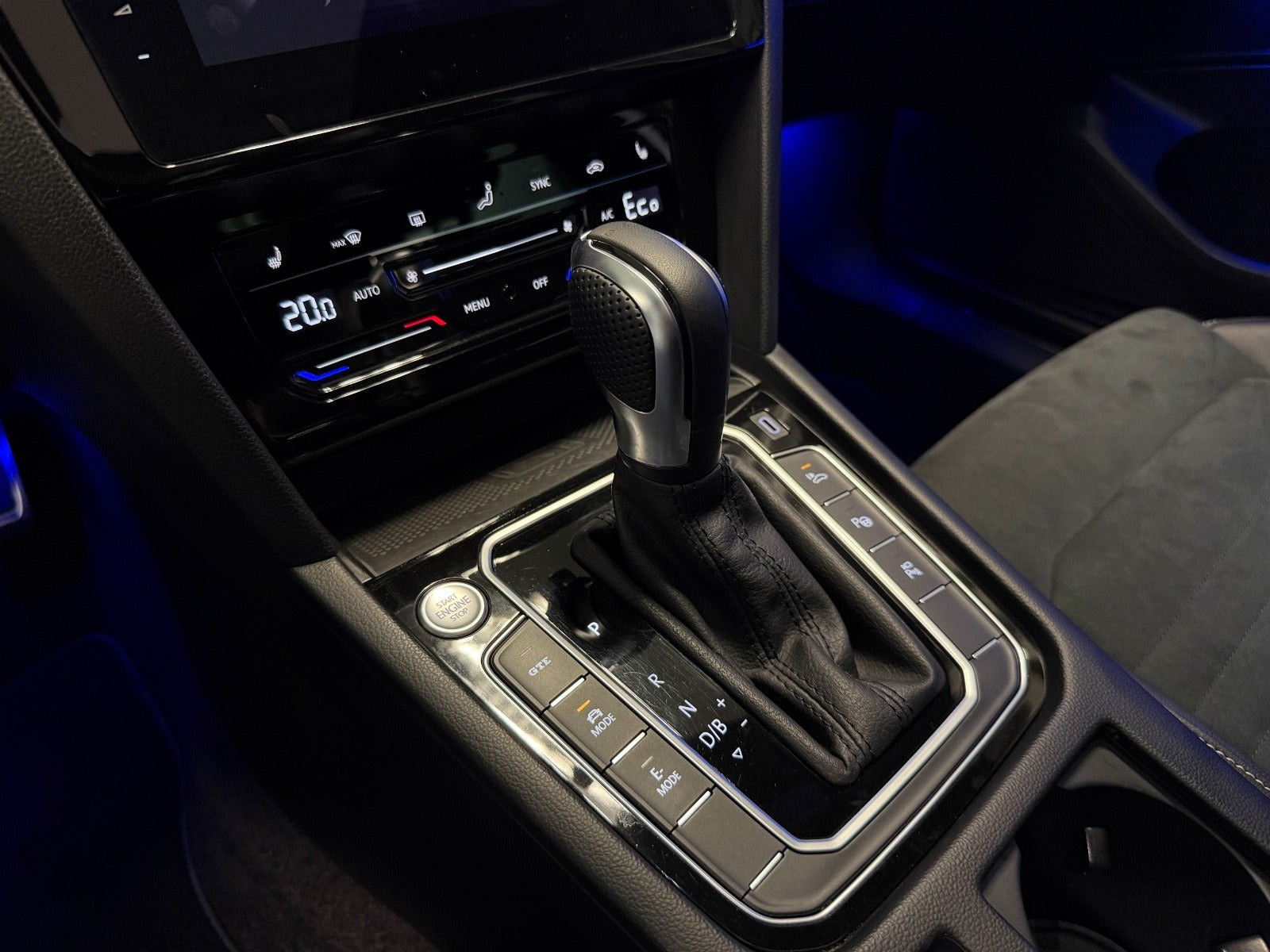 Hvid VW Passat fra 2021