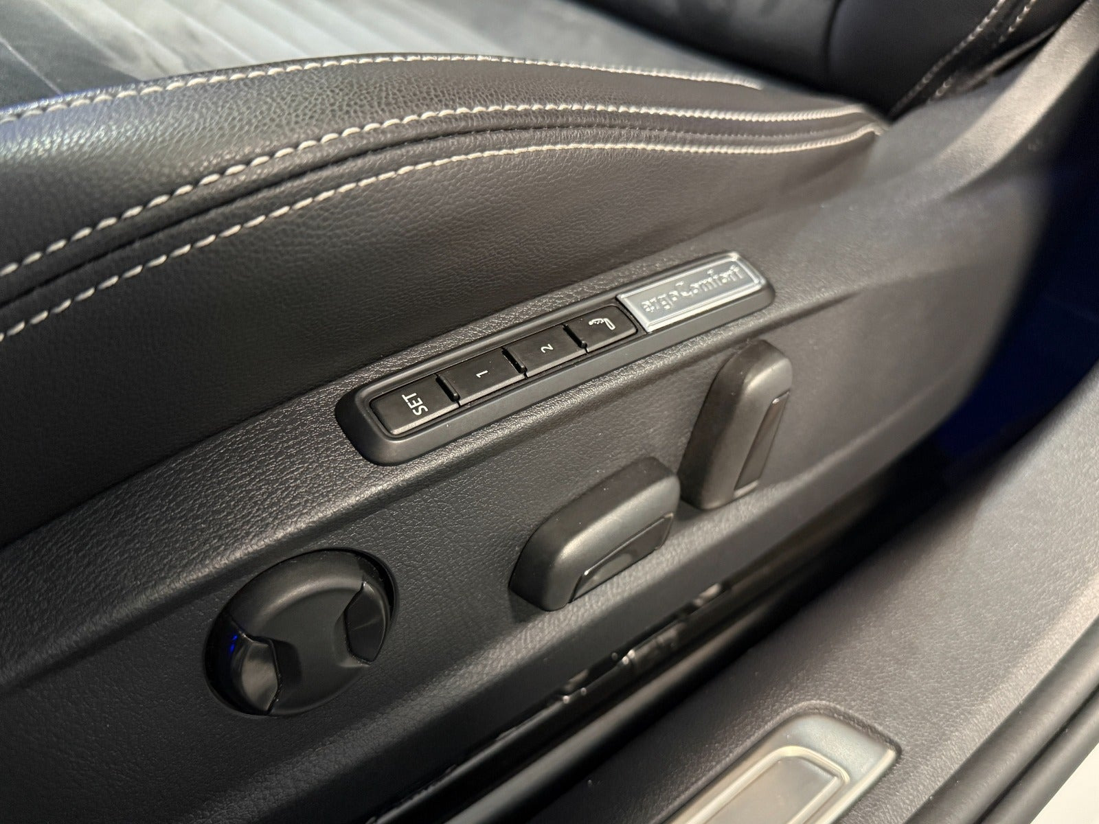Hvid VW Passat fra 2021