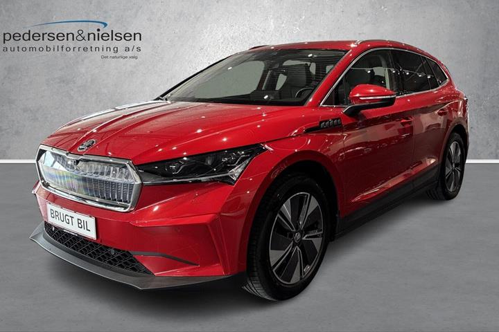 Rød Skoda Enyaq fra 2023 set udefra