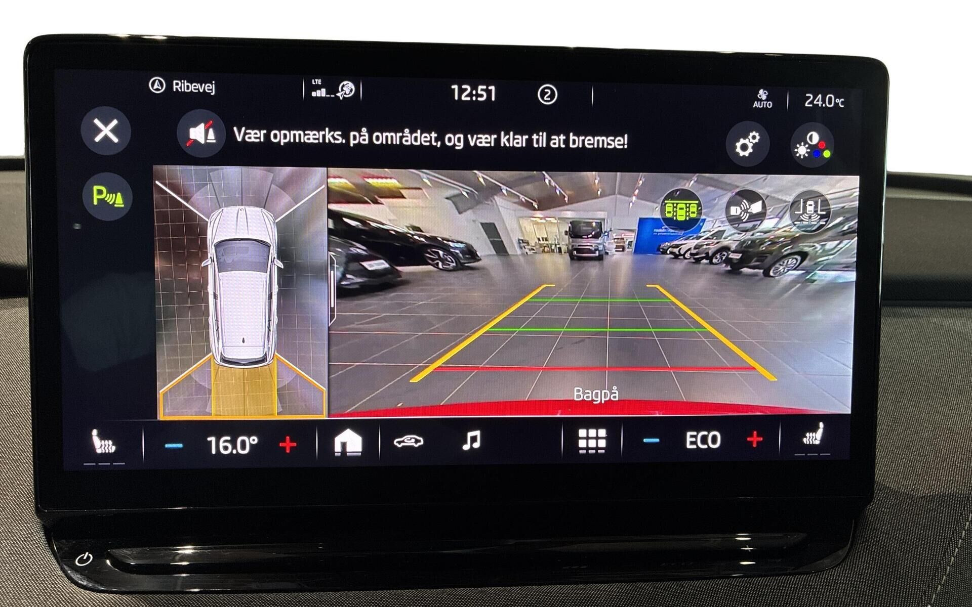 Rød Skoda Enyaq fra 2023