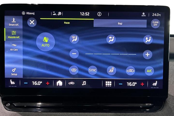 Rød Skoda Enyaq fra 2023