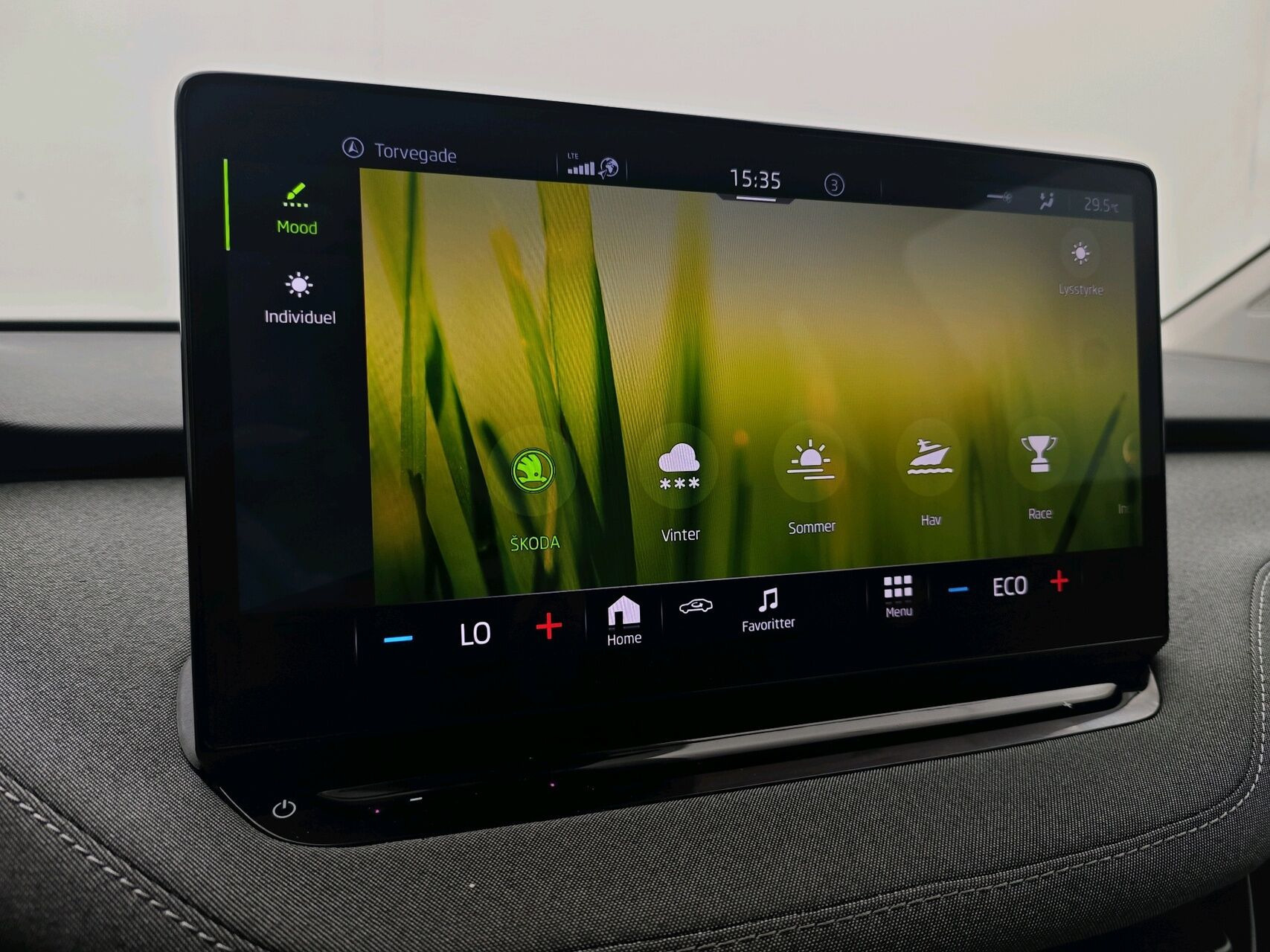 Blå Skoda Enyaq fra 2023