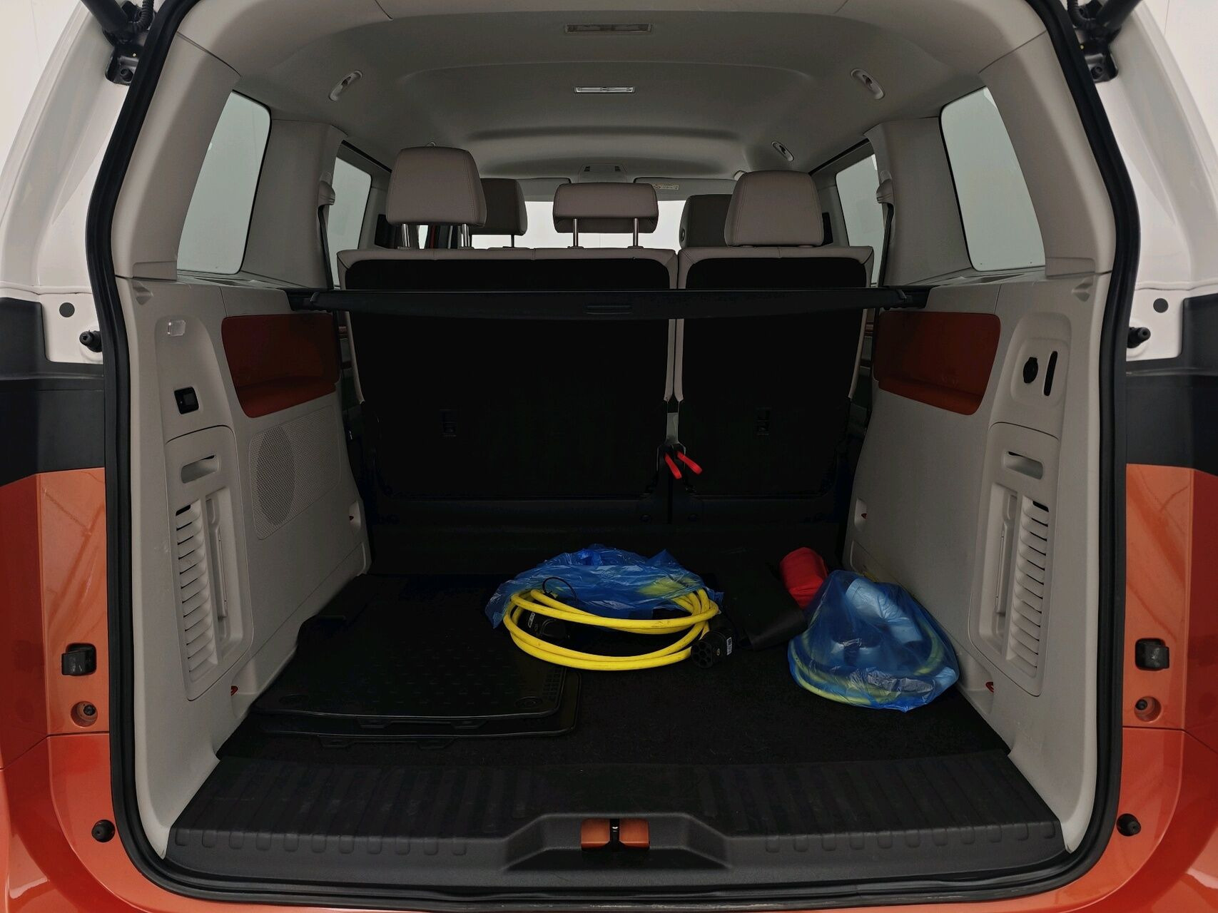Orange VW ID.Buzz fra 2023