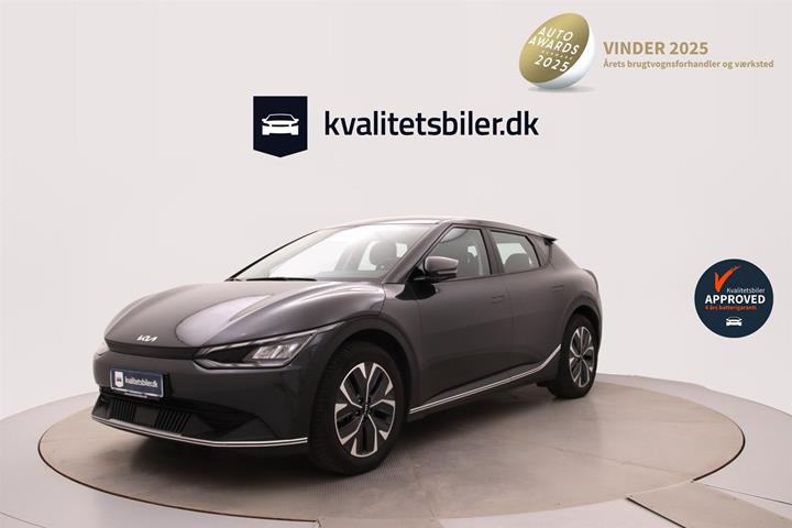 Grå Kia EV6 fra 2023 set udefra