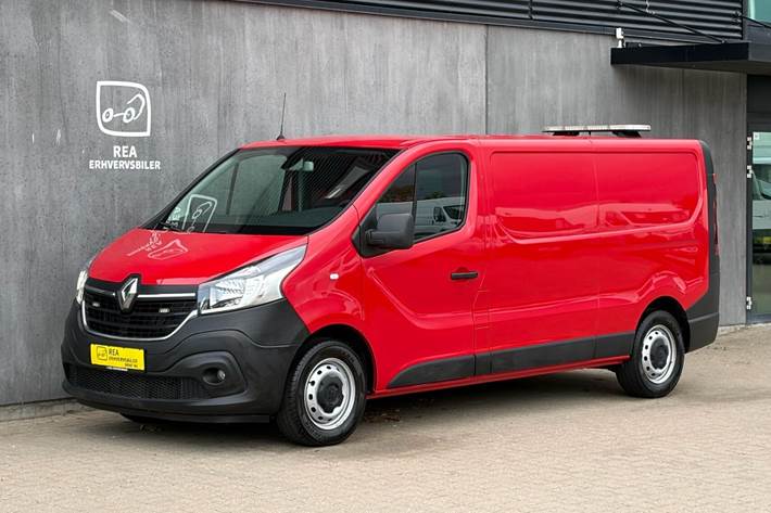 Rød Renault Trafic fra 2022