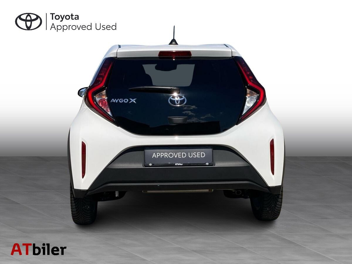 Hvid Toyota Aygo X fra 2023