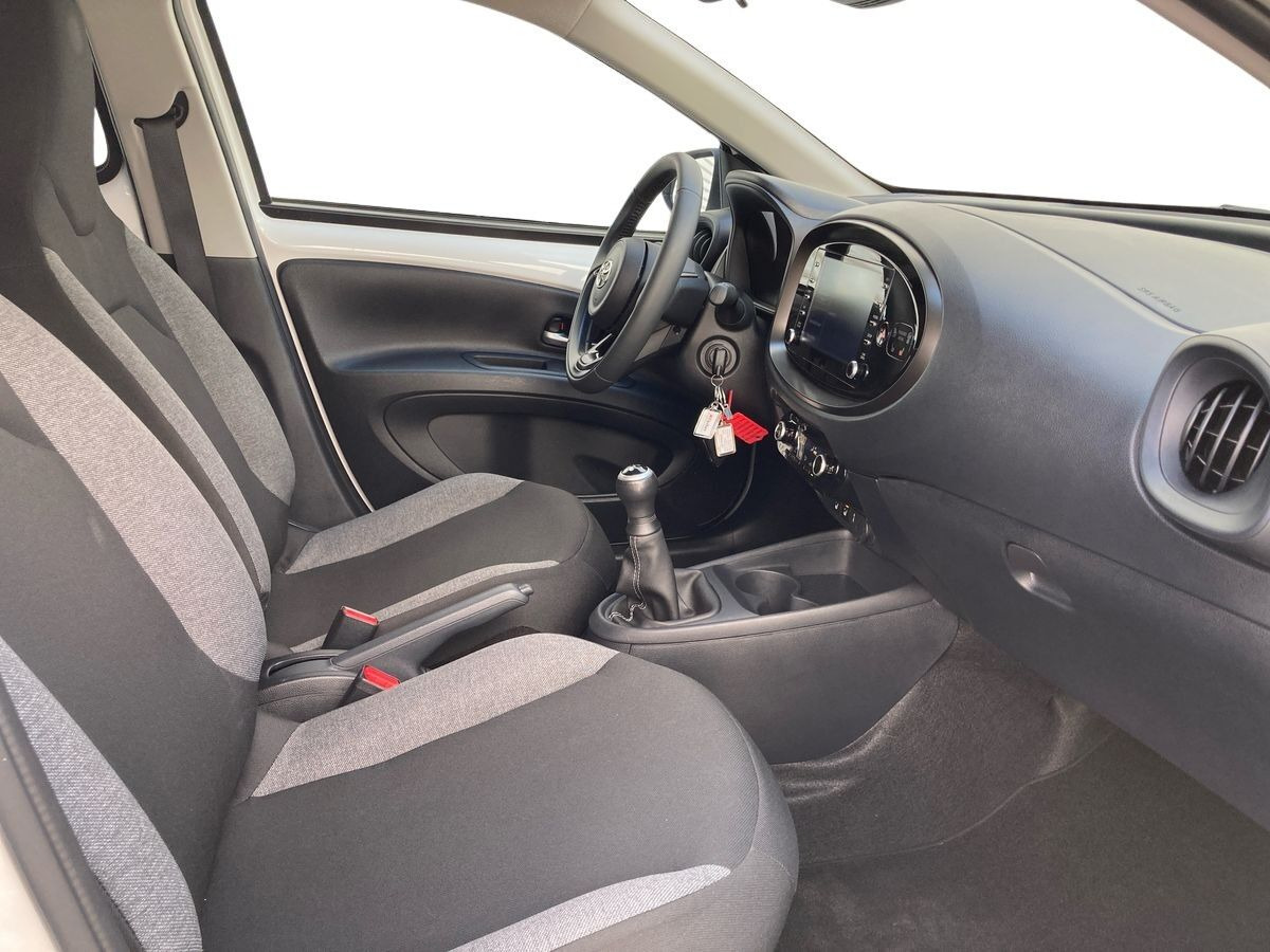 Hvid Toyota Aygo X fra 2023