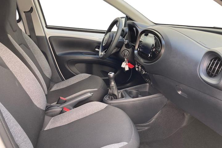 Hvid Toyota Aygo X fra 2023