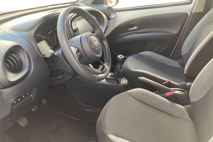 Hvid Toyota Aygo X fra 2023