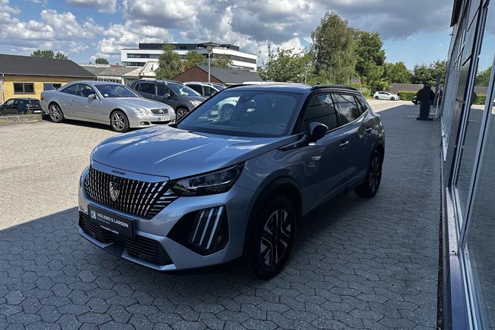 Grå Peugeot e-2008 fra 2025