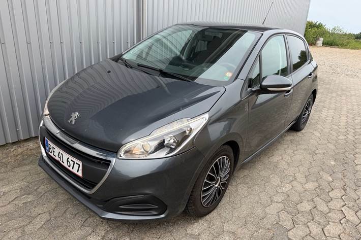 Grå Peugeot 208 fra 2015