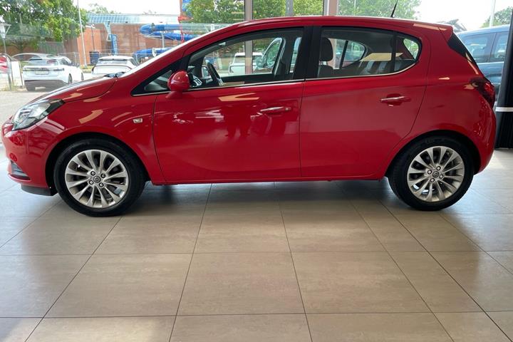 Rød Opel Corsa fra 2015