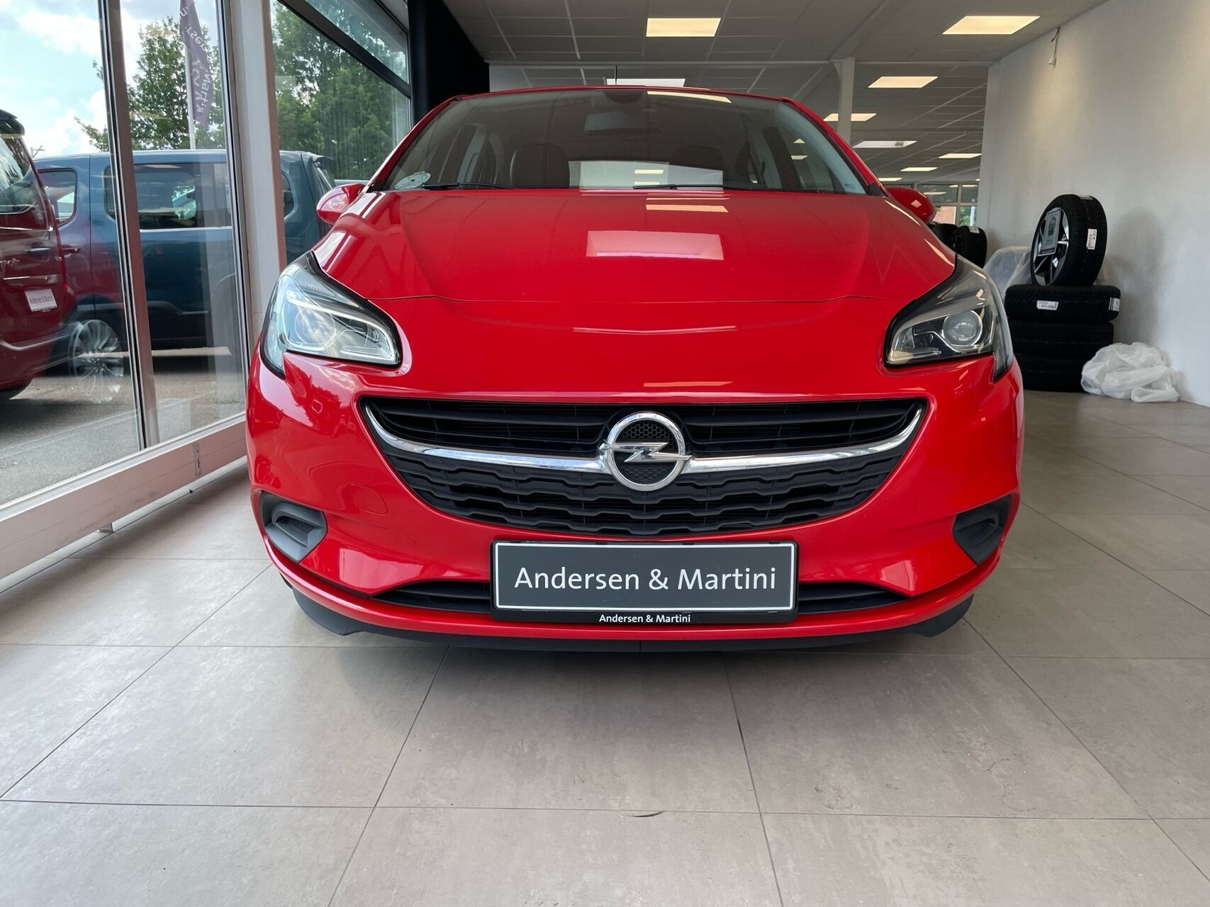Rød Opel Corsa fra 2015