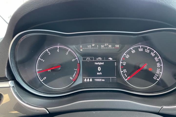 Rød Opel Corsa fra 2015