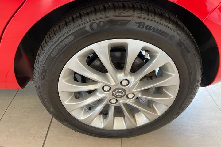 Rød Opel Corsa fra 2015