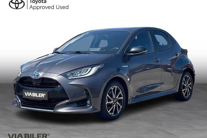 Grå Toyota Yaris fra 2021