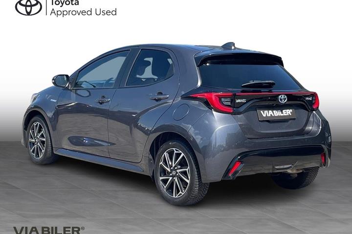 Grå Toyota Yaris fra 2021