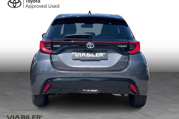 Grå Toyota Yaris fra 2021