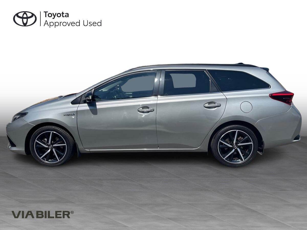 Grå Toyota Auris fra 2018
