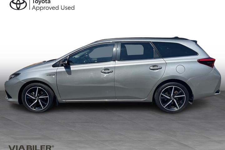 Grå Toyota Auris fra 2018