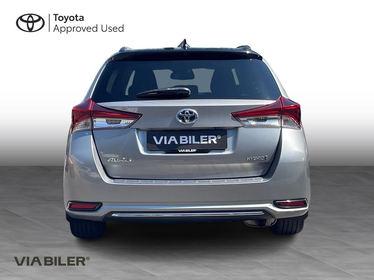 Grå Toyota Auris fra 2018