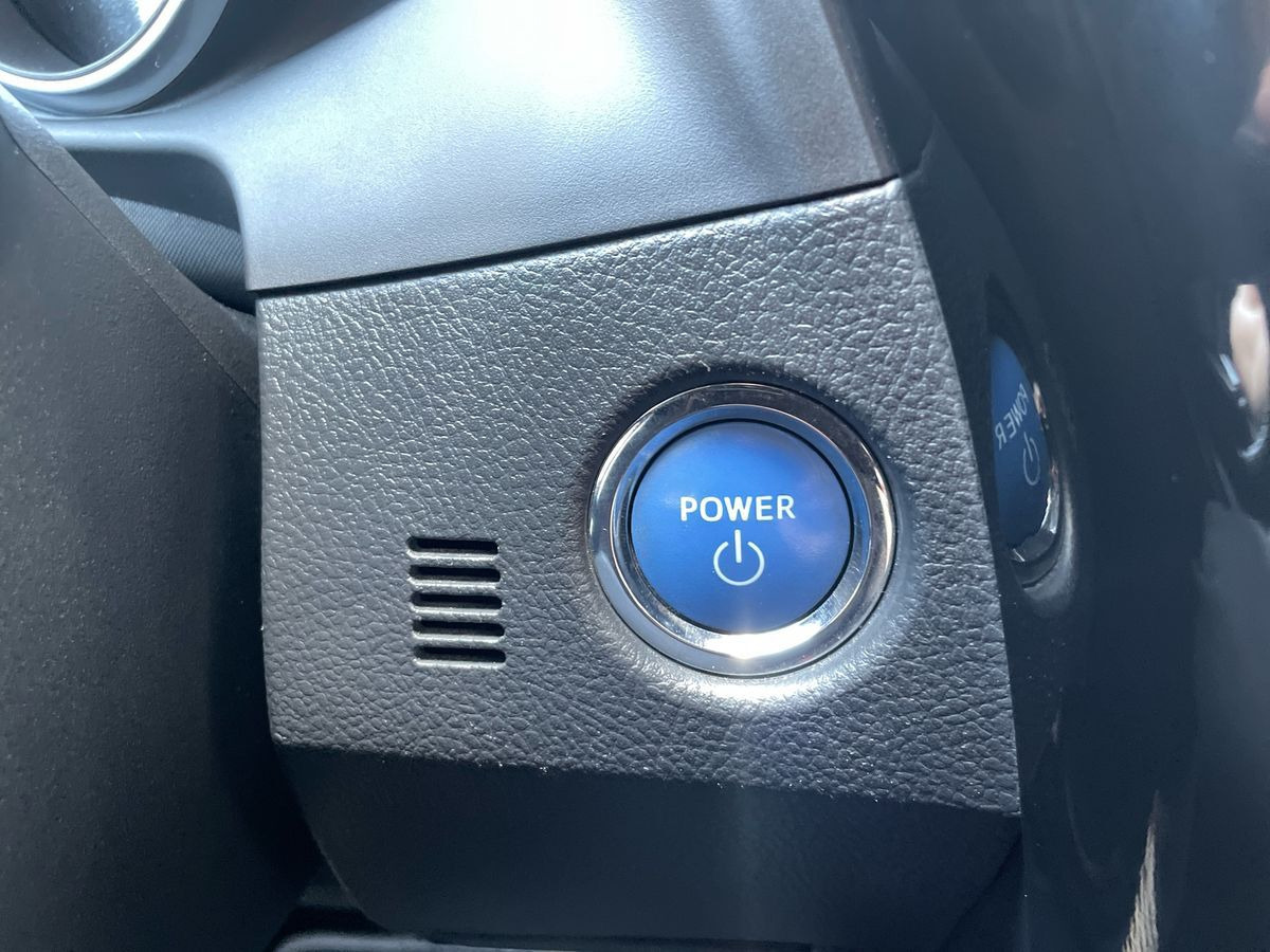 Grå Toyota Auris fra 2018
