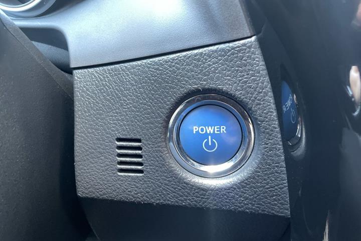 Grå Toyota Auris fra 2018