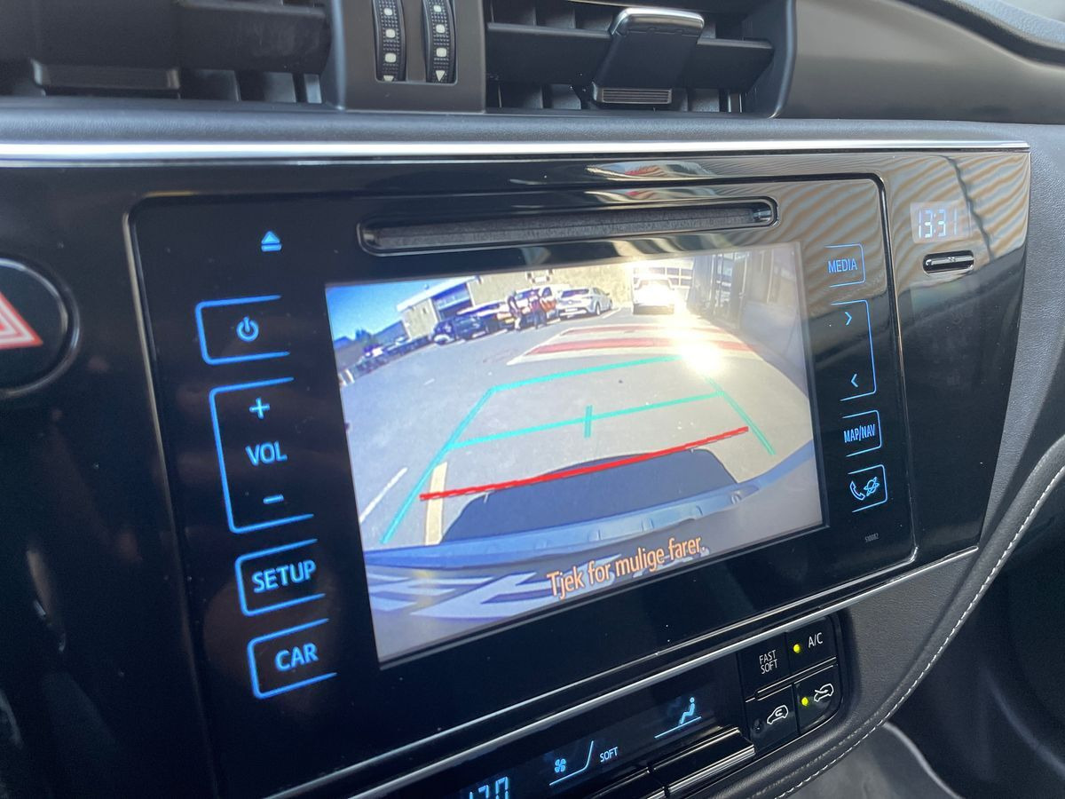 Grå Toyota Auris fra 2018