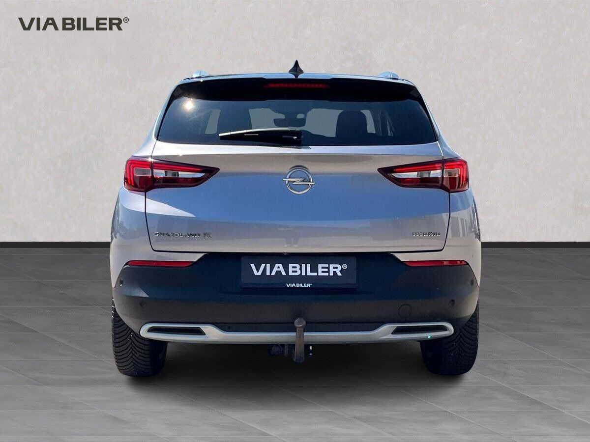 Grå Opel Grandland X fra 2020