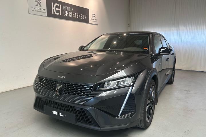 Grå Peugeot 408 fra 2023 set udefra
